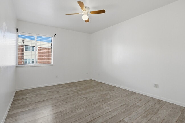 Building Photo - $1,170.95- 1 Bed, 1 Bath Condo in Denver with In Unit Washer/Dryer and Central AC!