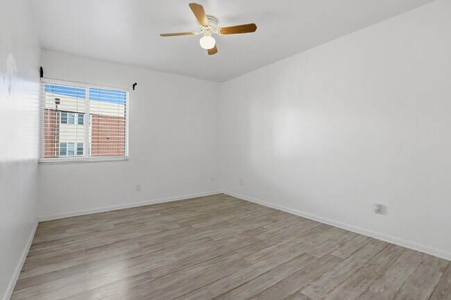 Building Photo - $1,295.95- 1 Bed, 1 Bath Condo in Denver with In Unit Washer/Dryer and Central AC!