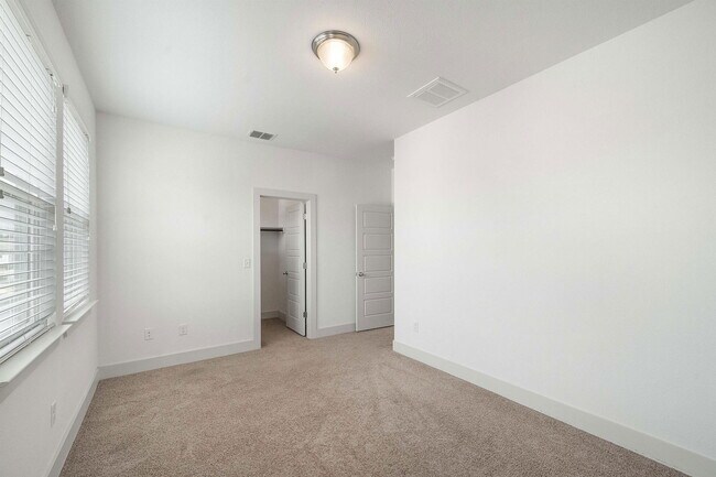 Building Photo - 1408 Casa Dr