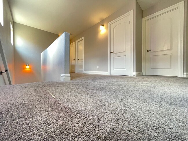 Building Photo - Beautiful 4-Bedroom Home with Den in Mountain’s Edge