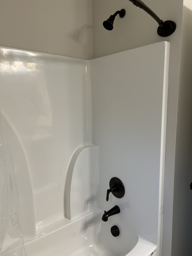 2nd bathroom - 7157 Kenilworth Crossing Ave