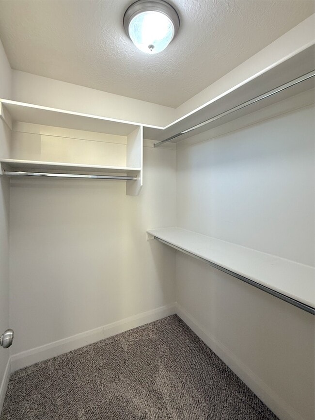 Building Photo - 505 E Ruby Pl