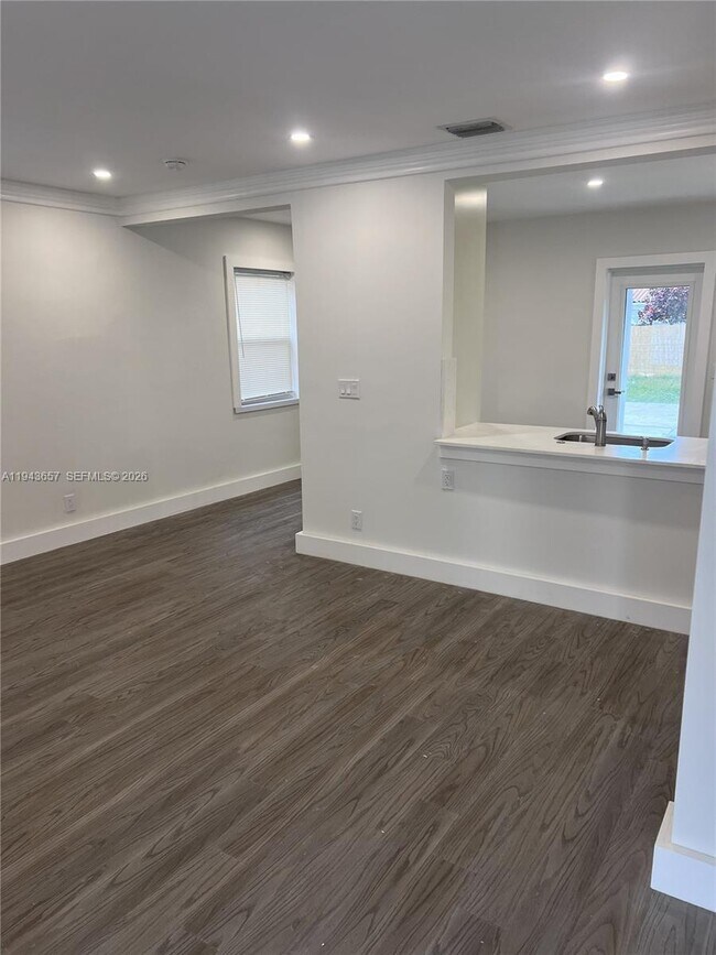 Building Photo - 1432 N Andrews Ave