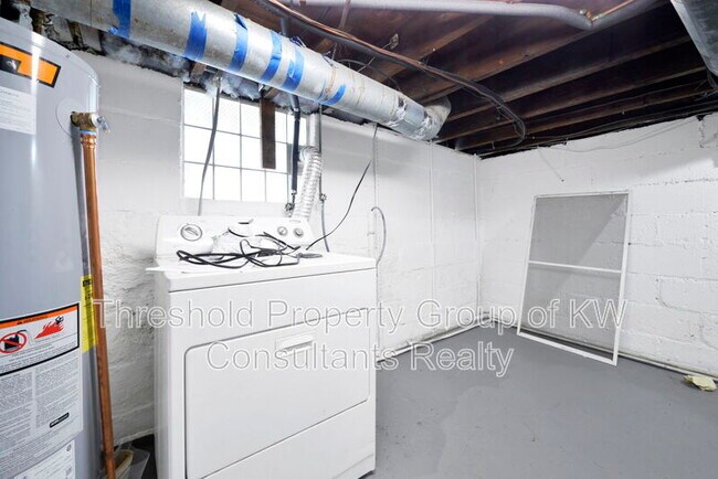 Building Photo - 342 E Morrill Ave