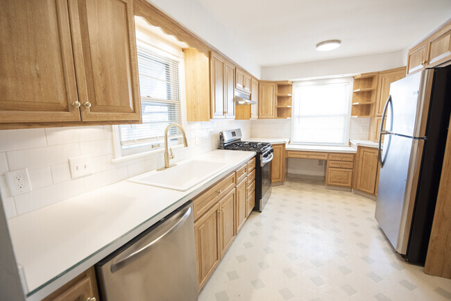 Building Photo - 5976 Hodgman Dr