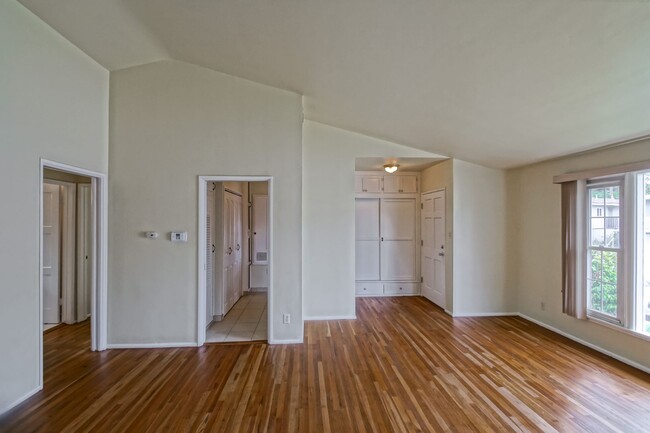 Building Photo - 7866 Flight Ave