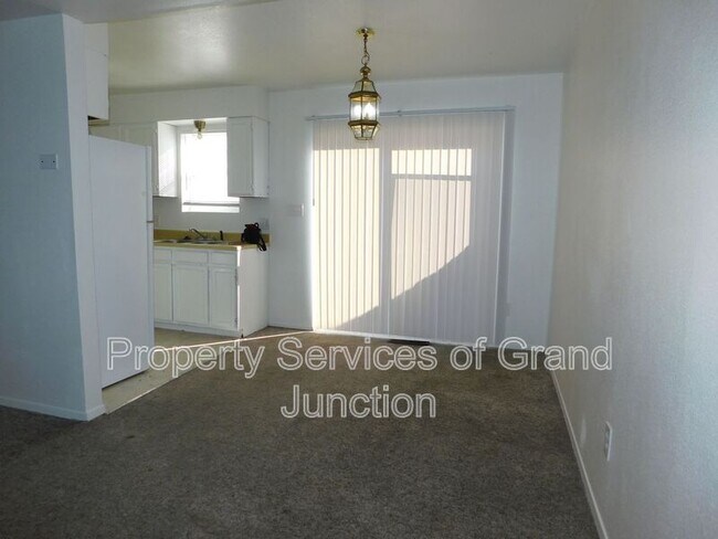 Building Photo - 553 Garfield Dr