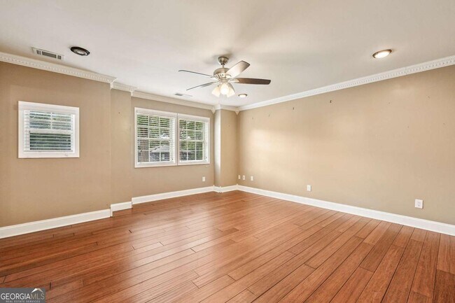 Building Photo - 1578 Lincoln Ave SE