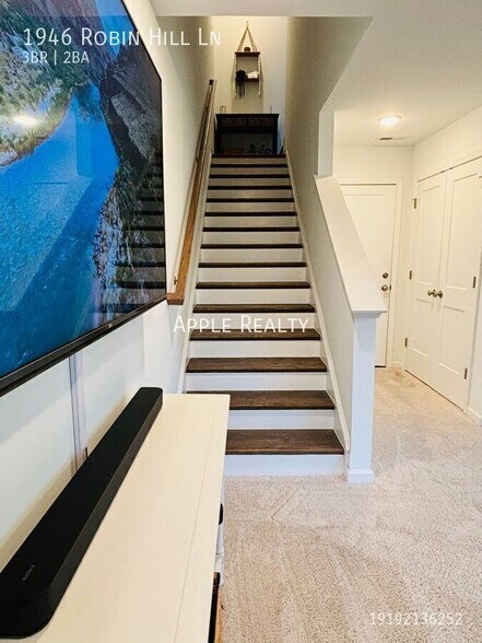 Building Photo - 1946 Robin Hill Ln