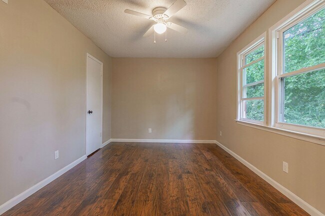 Building Photo - 4BR/1.5BA split-level in Grandview Heights