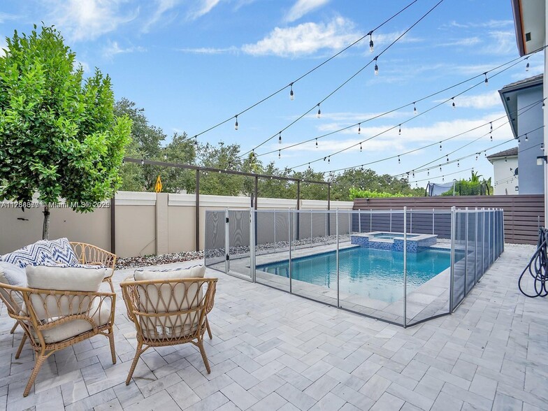Building Photo - 8824 NW 154th Ter