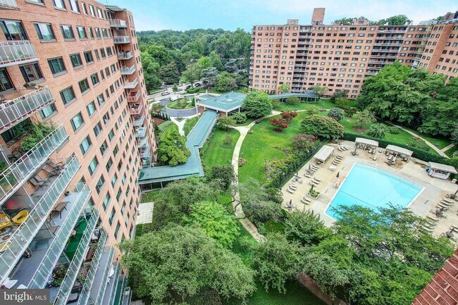 Building Photo - Wesley Heights Two Bedroom, Two Baths, Furnished or Unfurnished!