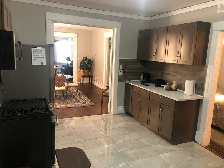 Kitchen - 106 7th St