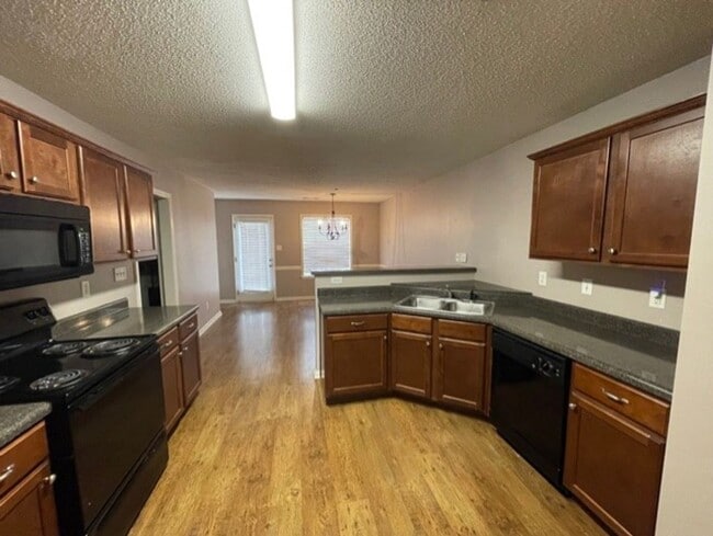Building Photo - Awesome Home for Rent!!!! UNDER REPAIR