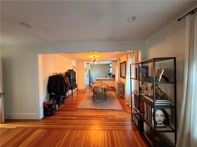 Building Photo - 16 Apthorp Ave