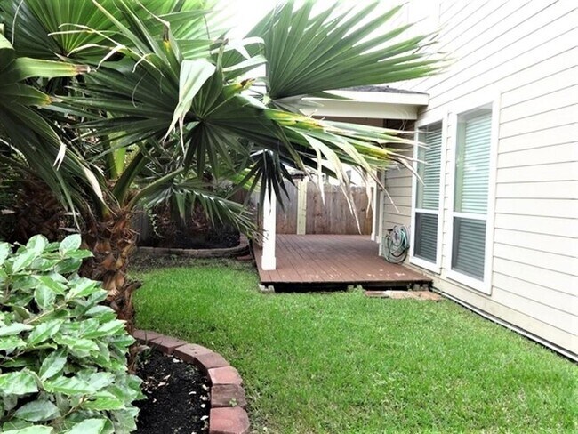 Building Photo - 15818 Shoreline Terrace Dr