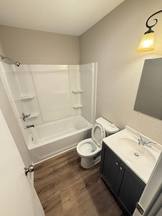 Building Photo - 3 Bed 1 Bath Springfield, MO