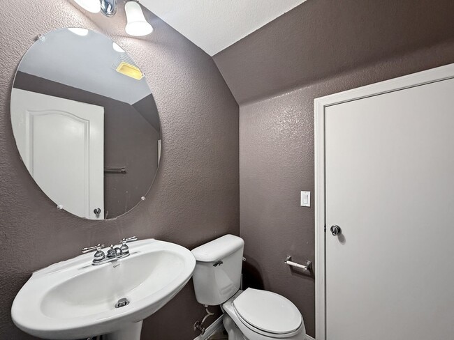 Building Photo - 2B/2.5BA Townhome in San Marcos Available ...