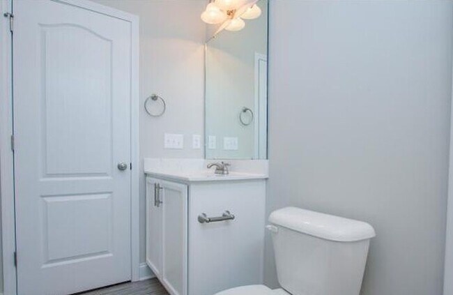 Building Photo - 425 Sedgemoor Rd