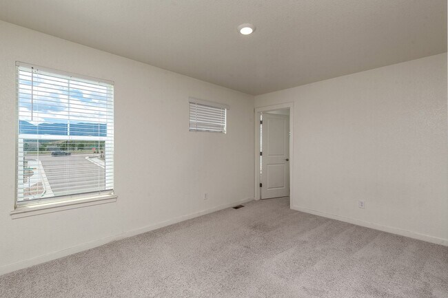 Building Photo - 15898 Little Bluestem Rd