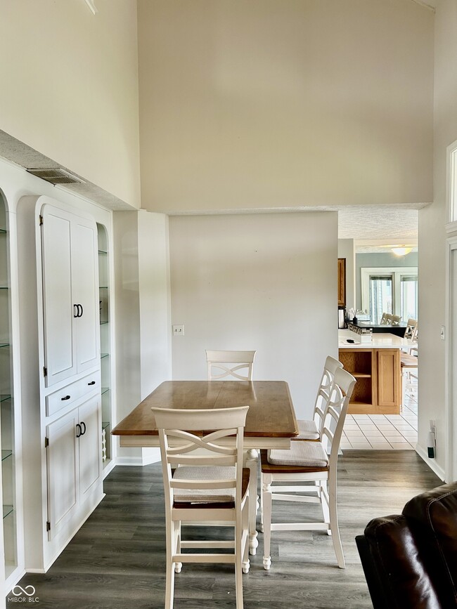 Building Photo - 312 Carriage Ln