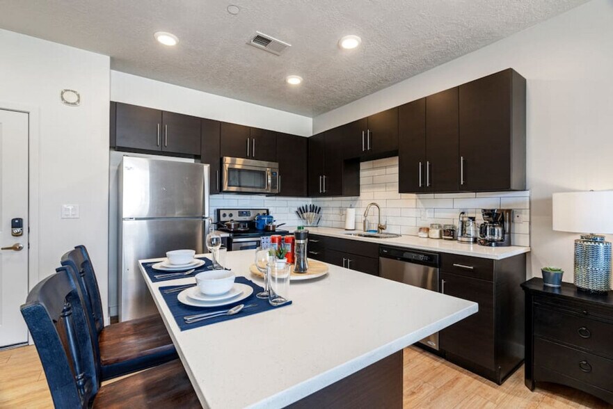 Building Photo - 489 E 400 S
