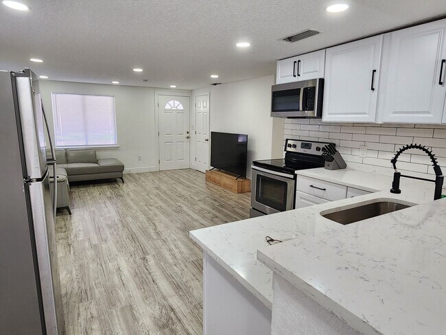 Building Photo - Fully updated 3-bedroom, 2-bath home