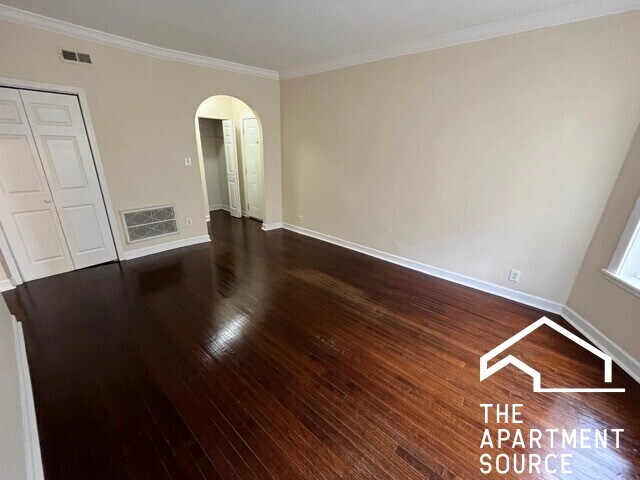 Building Photo - 2440 N Hamlin Ave