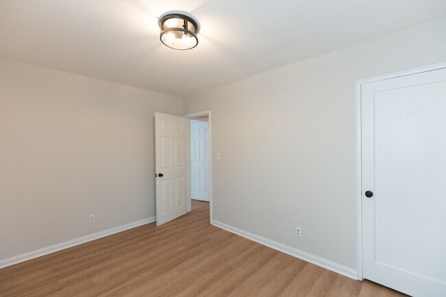 Building Photo - Updated 3 Bed 2 Bath Home in Greensboro