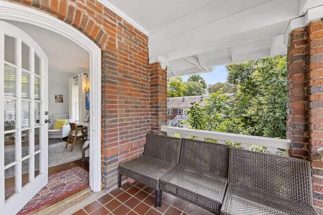 Building Photo - 536 Hawthorne Ln