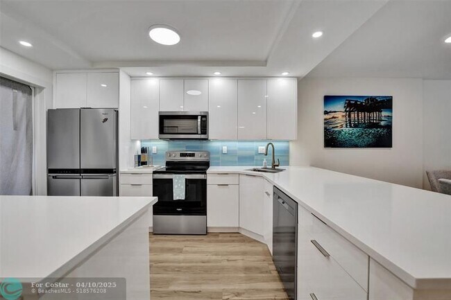 Building Photo - 750 N Ocean Blvd