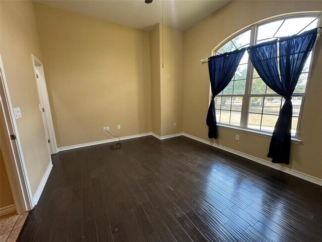 Building Photo - 112 Cherry Wood Ct