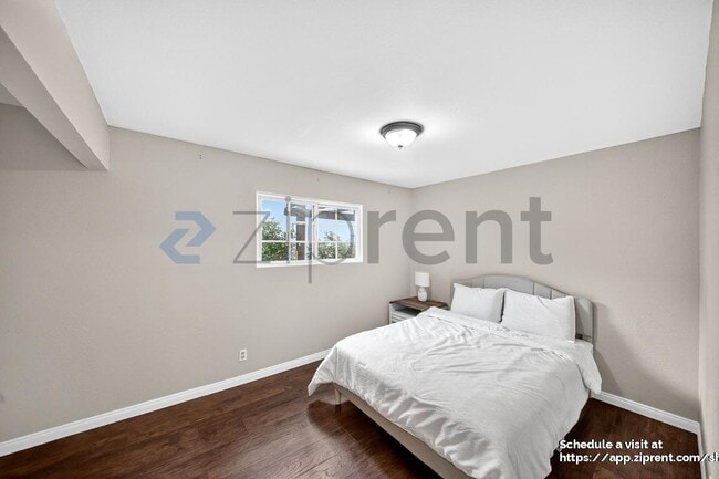 Building Photo - 353 S Heatherstone St