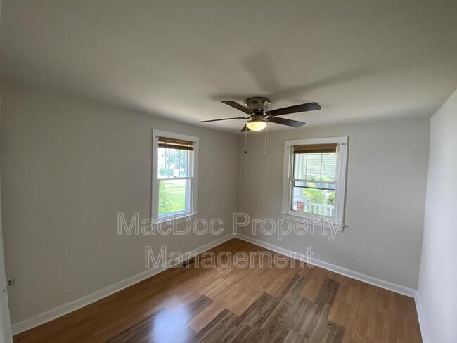 Building Photo - 119 Gibson St