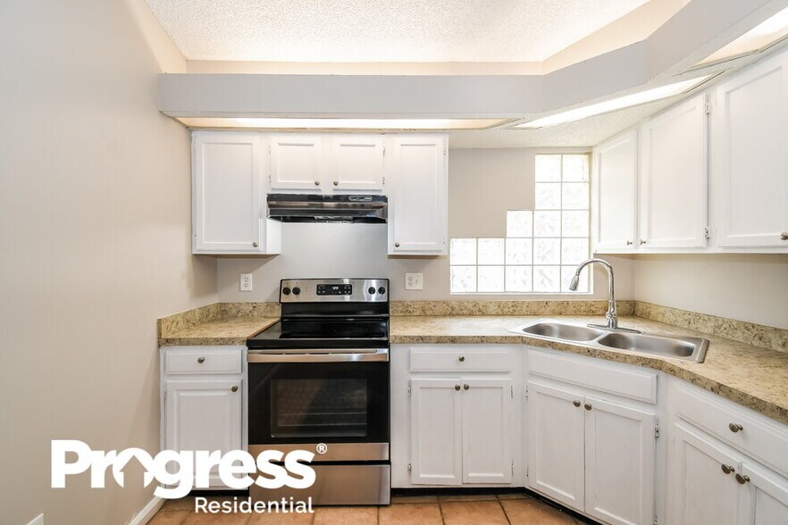 Building Photo - 10725 Meadowlea Dr