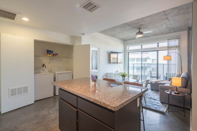 Building Photo - 333 E Roosevelt St