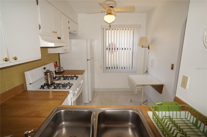 Building Photo - 1406 Arrowhead Cir W