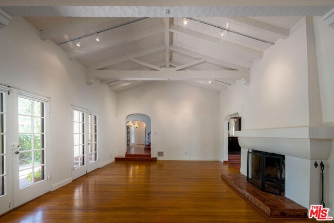 Building Photo - 329 N McCadden Pl