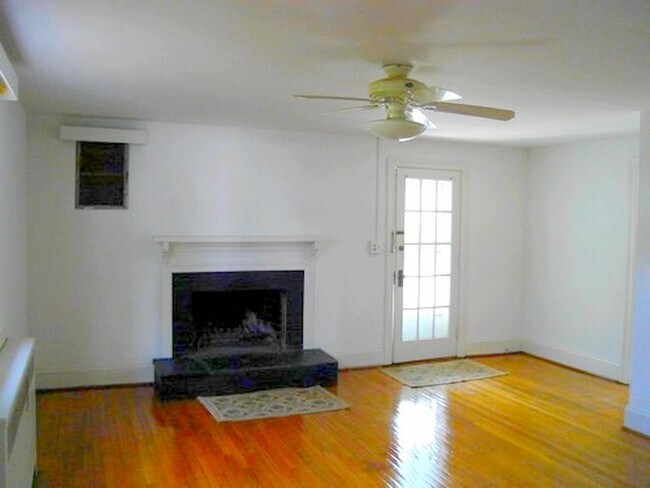Building Photo - 114 Howard Dr