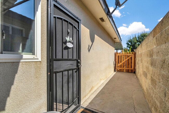 Building Photo - 6286 N 10th St