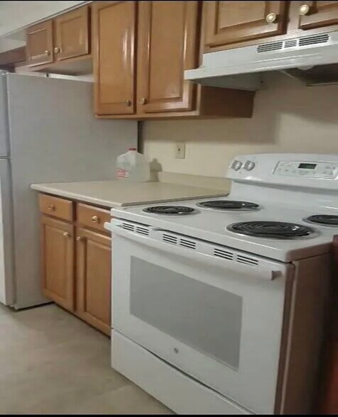 Building Photo - 77 Greeley St