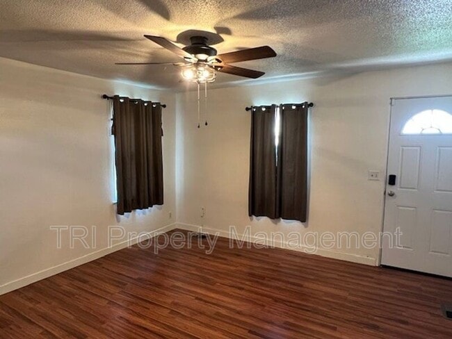 Building Photo - 327 S 2nd St