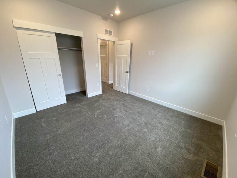 Building Photo - 2402 49th Ave Ct