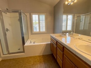 Building Photo - Charming 3 Bedroom 2.5 bath Home in gated community in Thousand Oaks!