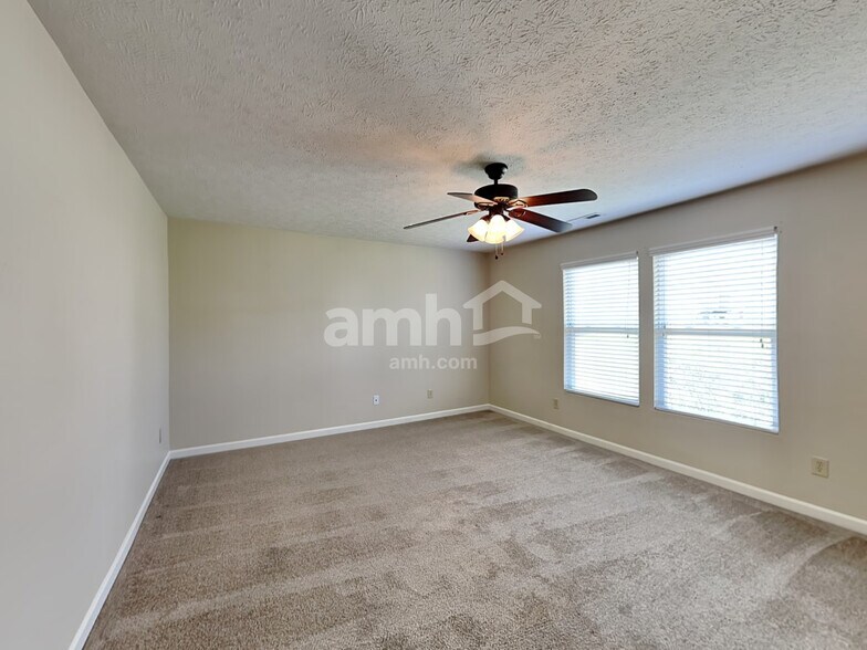 Building Photo - 926 Littleton Dr