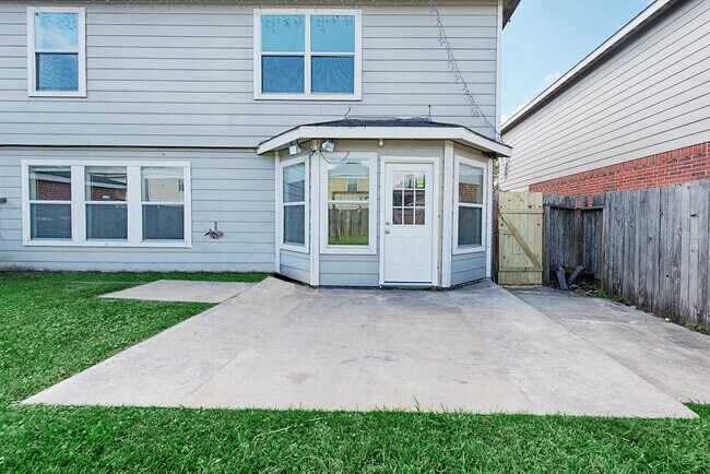 Building Photo - 8139 Sanders Glen Ln