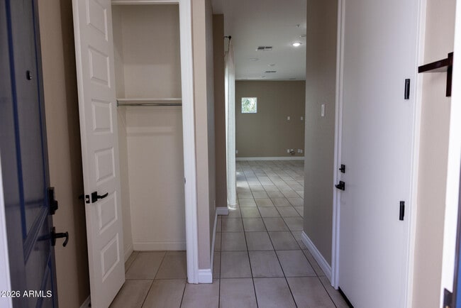 Building Photo - 2462 E Lovebird Ln