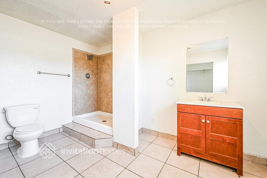 Building Photo - 11628 N 49th Dr