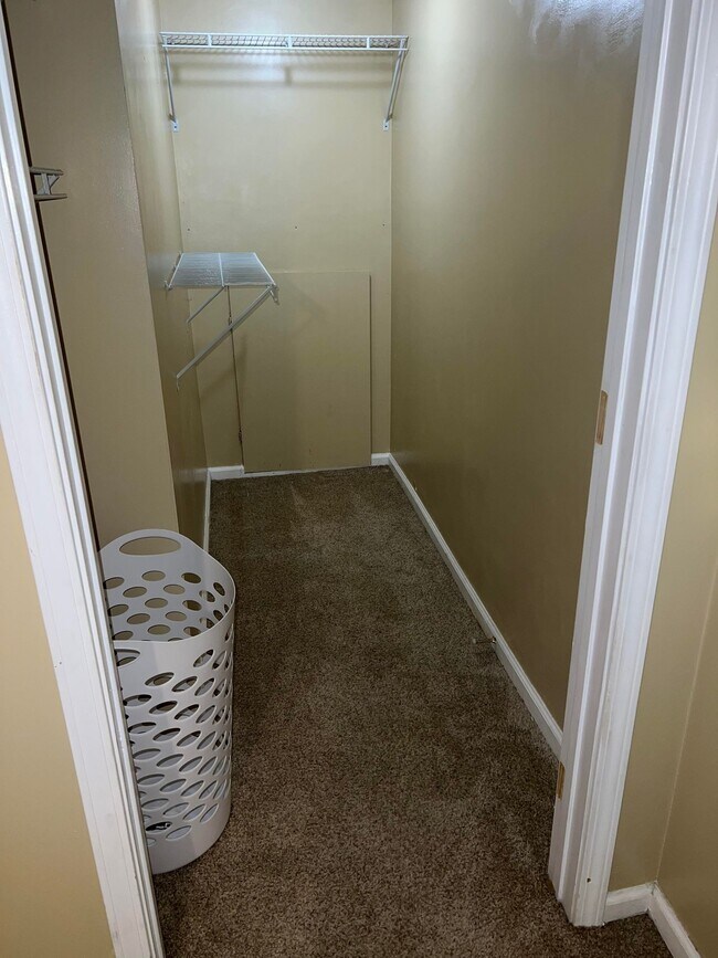 Closet - 1025 Peace Dr NW