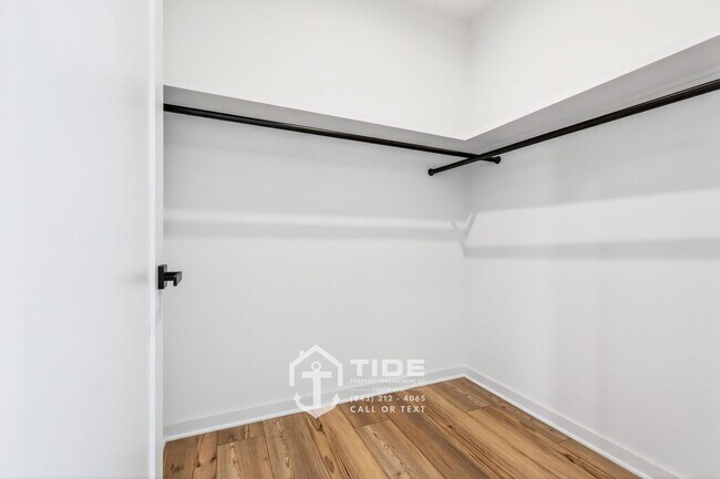 Building Photo - Move-In Ready Home Near Park Circle